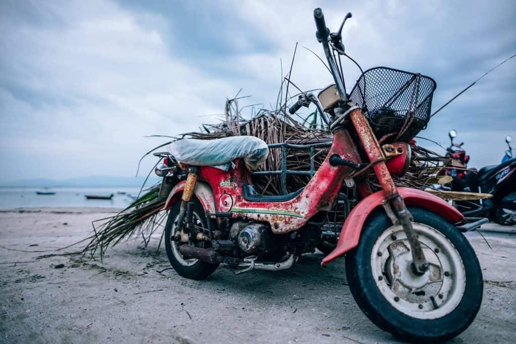pixabay-scooter-beach