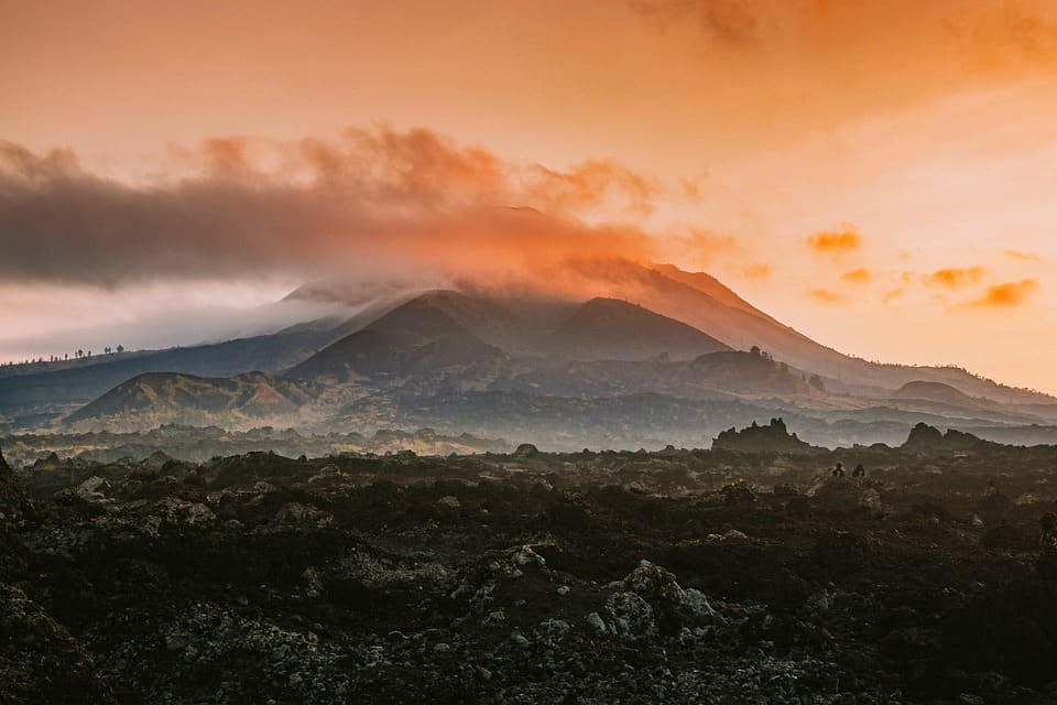 Bali volcano unnerves towns
